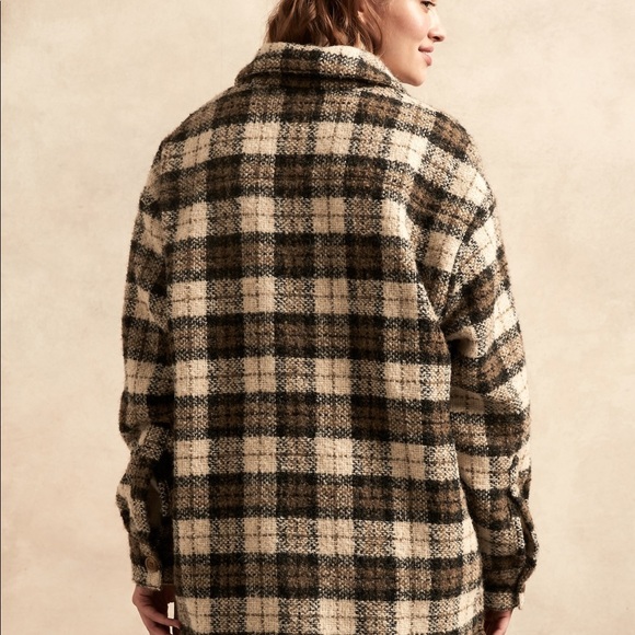 Banana Republic Petite Oversized Italian Boucle Shirt Jacket - Picture 6 of 12